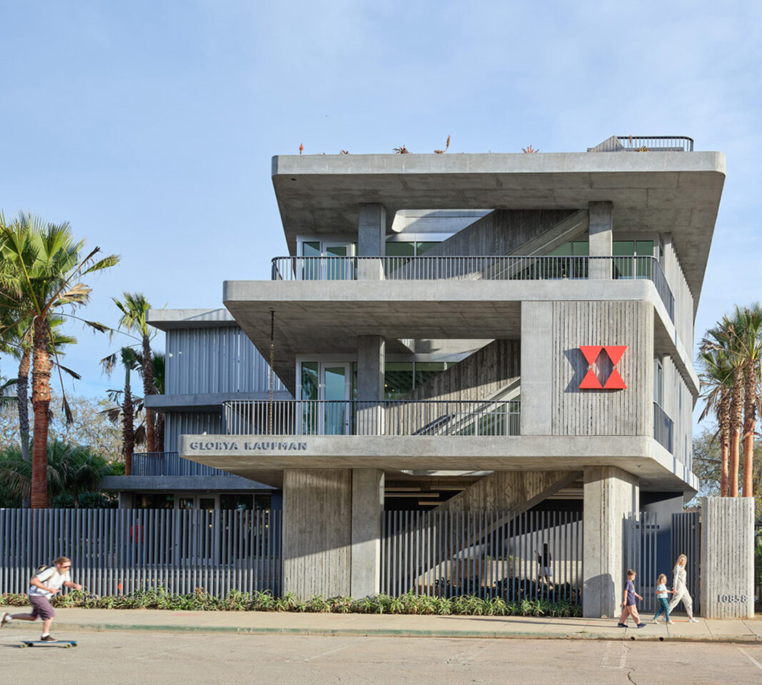 GLORYA KAUFMAN COMMUNITY CENTER