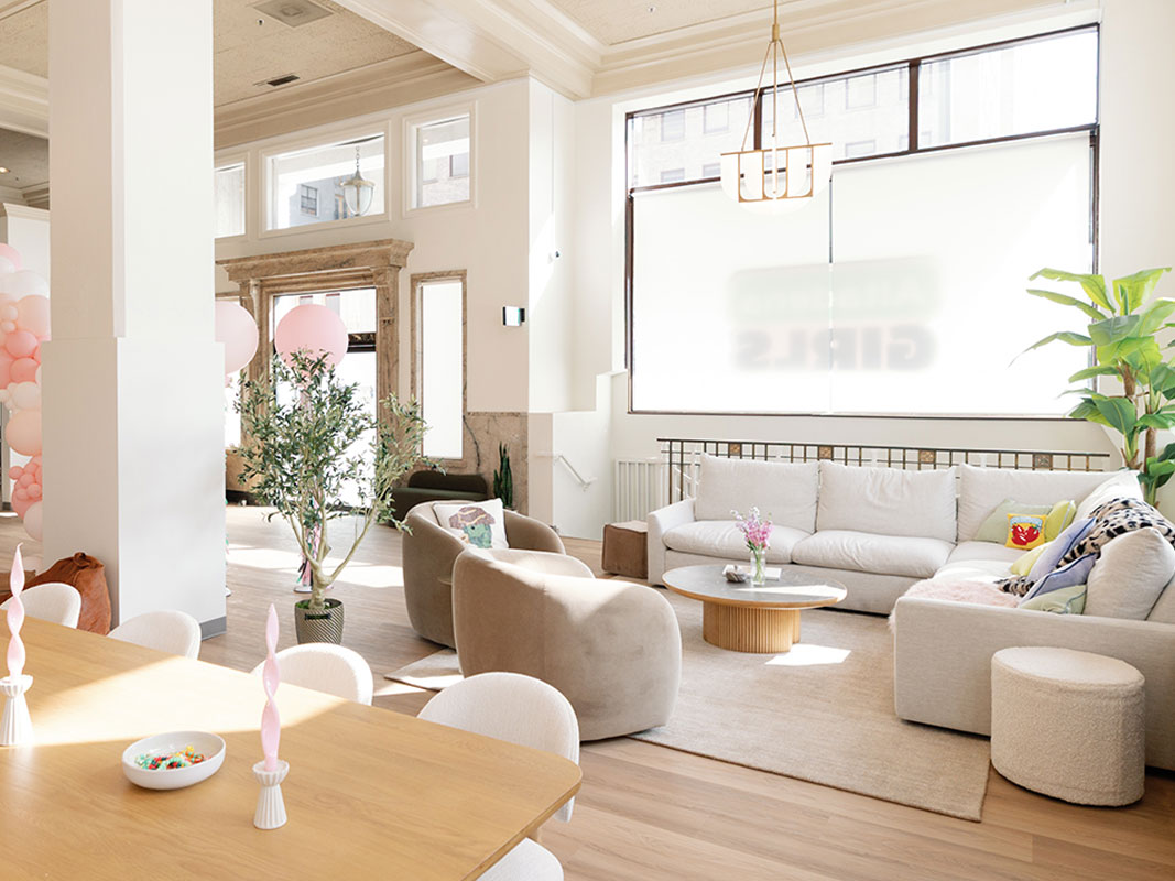 AUX-AltadenaGirls_hero_00003